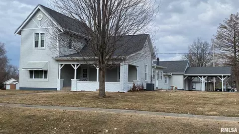 609 E 3rd St, Delavan, IL 61734 photo 1