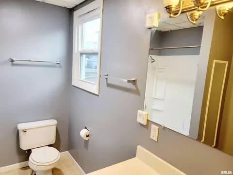 207 Pleasant St, Benson, IL 61516 photo 9