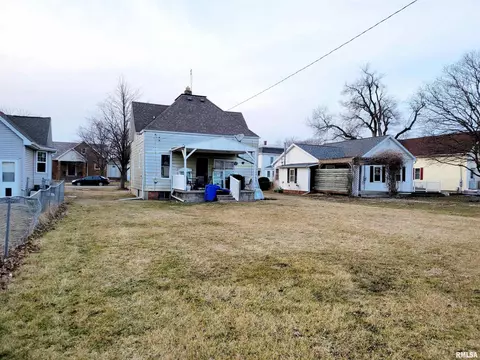 207 Pleasant St, Benson, IL 61516 photo 2