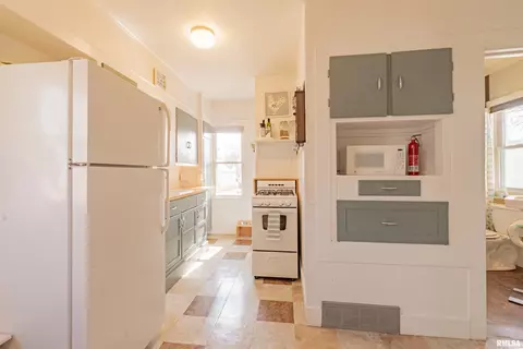 426 E Pasadena Ave, Peoria, IL 61603 photo 11