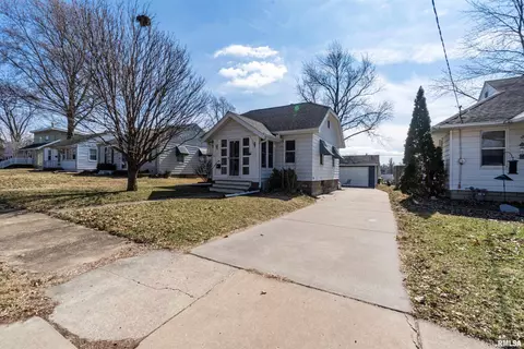 426 E Pasadena Ave, Peoria, IL 61603 photo 2