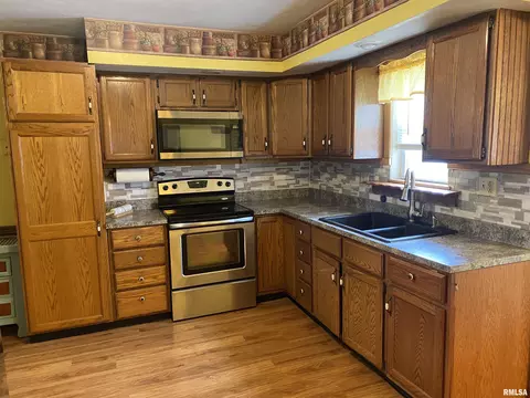 714 S 6th Ave, Canton, IL 61520 photo 6