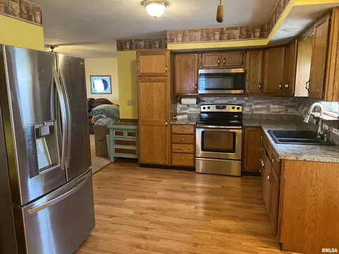 714 S 6th Ave, Canton, IL 61520 photo 5