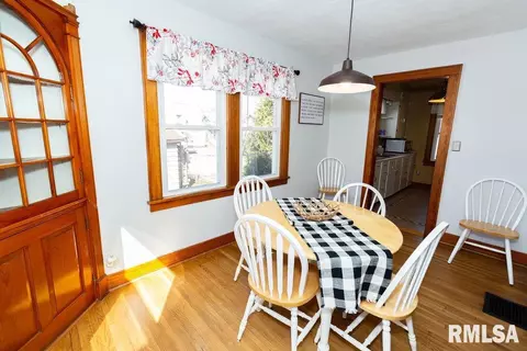 105 S Hamilton St, Eureka, IL 61530 photo 11