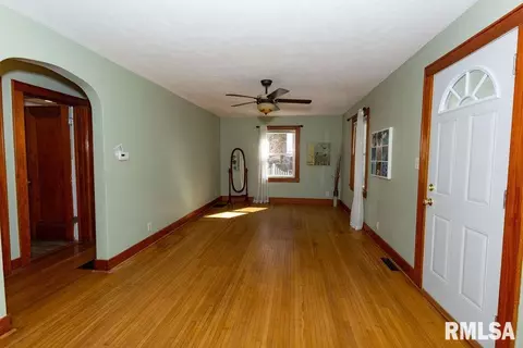 105 S Hamilton St, Eureka, IL 61530 photo 9