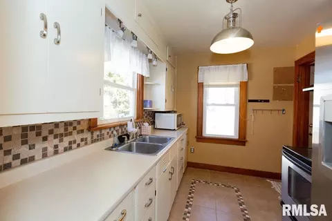 105 S Hamilton St, Eureka, IL 61530 photo 12