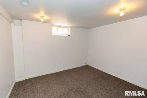105 S Hamilton St, Eureka, IL 61530 photo 33