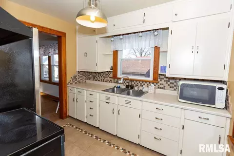 105 S Hamilton St, Eureka, IL 61530 photo 13