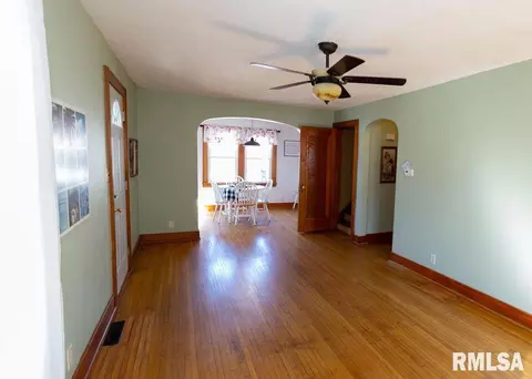 105 S Hamilton St, Eureka, IL 61530 photo 10