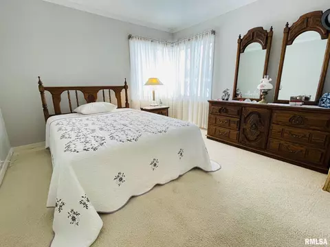 736 E Franklin St, Macomb, IL 61455 photo 11