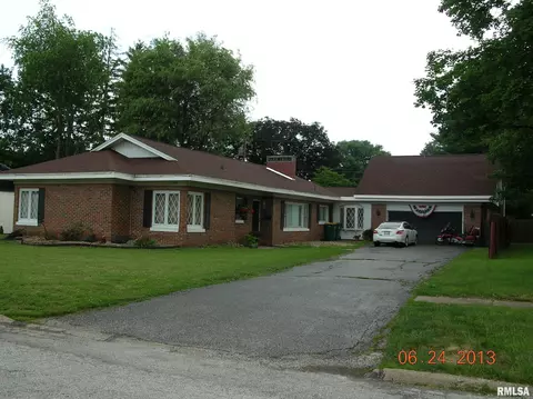 736 E Franklin St, Macomb, IL 61455 photo 1