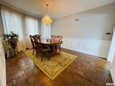 736 E Franklin St, Macomb, IL 61455 photo 6