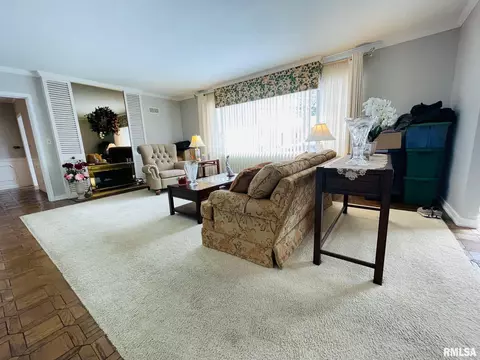 736 E Franklin St, Macomb, IL 61455 photo 2