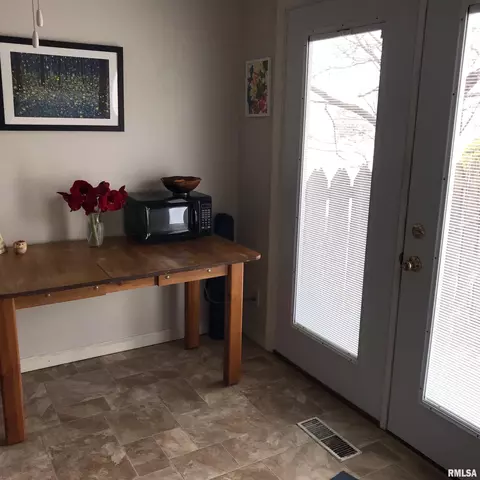 340 Jamestown Dr, Macomb, IL 61455 photo 10