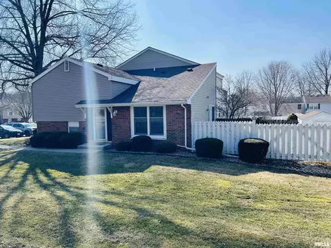 340 Jamestown Dr, Macomb, IL 61455 photo 3