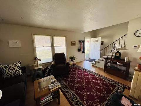340 Jamestown Dr, Macomb, IL 61455 photo 8