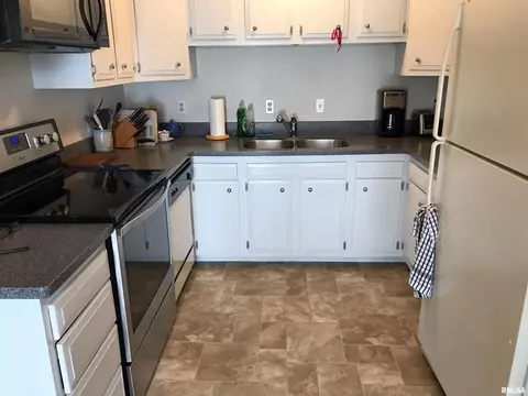 340 Jamestown Dr, Macomb, IL 61455 photo 9