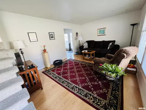 340 Jamestown Dr, Macomb, IL 61455 photo 7
