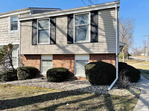 340 Jamestown Dr, Macomb, IL 61455 photo 1