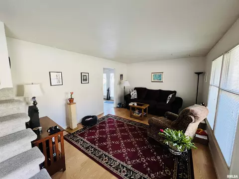 340 Jamestown Dr, Macomb, IL 61455 photo 6