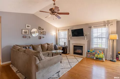 1507 Willow Dr, Washington, IL 61571 photo 5