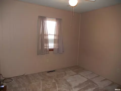 307 Robin Rd, Macomb, IL 61455 photo 13