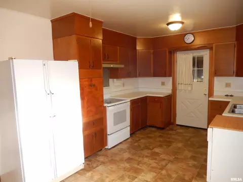 307 Robin Rd, Macomb, IL 61455 photo 9