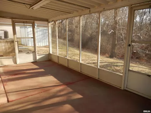 307 Robin Rd, Macomb, IL 61455 photo 25