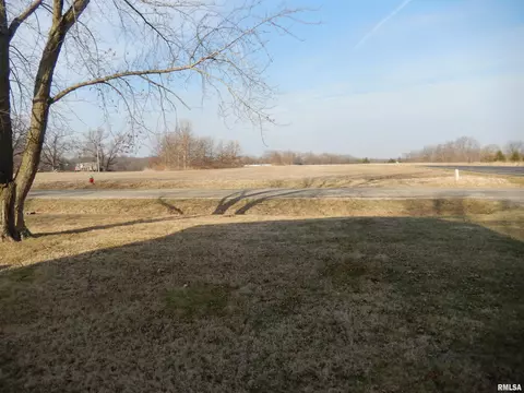 307 Robin Rd, Macomb, IL 61455 photo 28