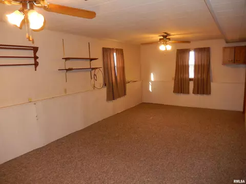 307 Robin Rd, Macomb, IL 61455 photo 18