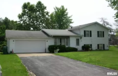 307 Robin Rd, Macomb, IL 61455 photo 1