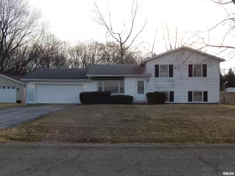 307 Robin Rd, Macomb, IL 61455 photo 5