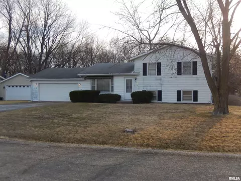 307 Robin Rd, Macomb, IL 61455 photo 4