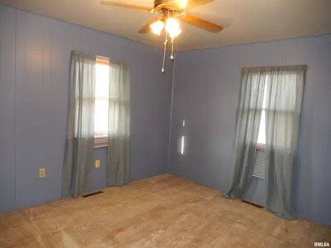 307 Robin Rd, Macomb, IL 61455 photo 12