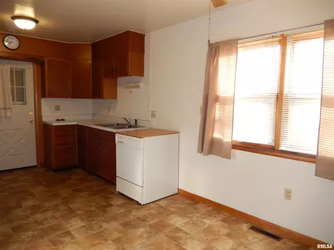 307 Robin Rd, Macomb, IL 61455 photo 10