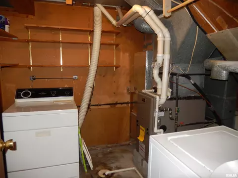 307 Robin Rd, Macomb, IL 61455 photo 24