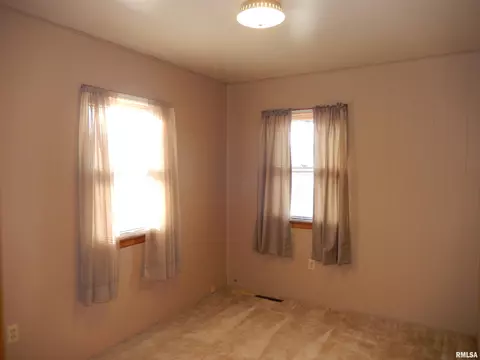 307 Robin Rd, Macomb, IL 61455 photo 14