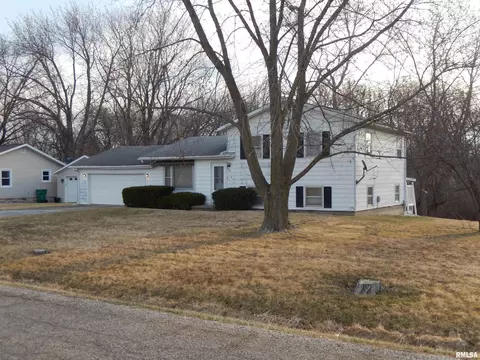 307 Robin Rd, Macomb, IL 61455 photo 3