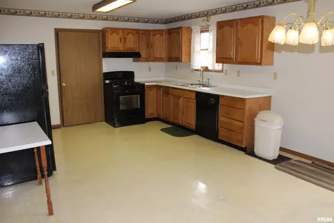 1575 E Sycamore St, Canton, IL 61520 photo 13