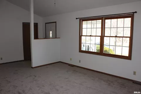 1575 E Sycamore St, Canton, IL 61520 photo 8