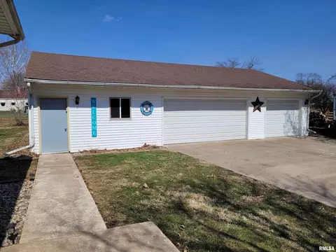 1131 E Locust St, Canton, IL 61520 photo 22