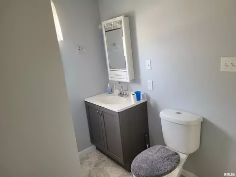 1131 E Locust St, Canton, IL 61520 photo 8