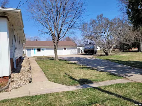 1131 E Locust St, Canton, IL 61520 photo 29