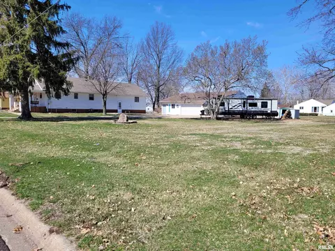1131 E Locust St, Canton, IL 61520 photo 2