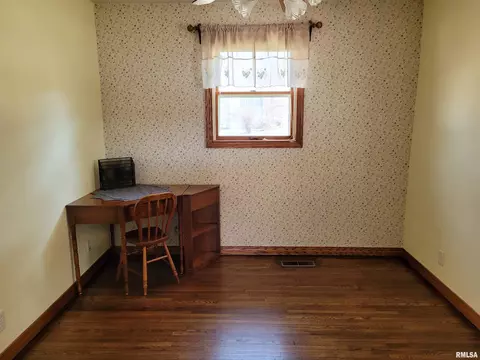 1131 E Locust St, Canton, IL 61520 photo 6