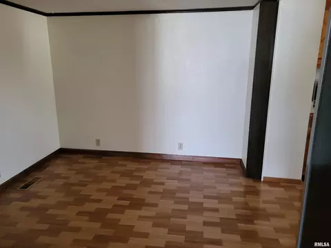 1131 E Locust St, Canton, IL 61520 photo 15