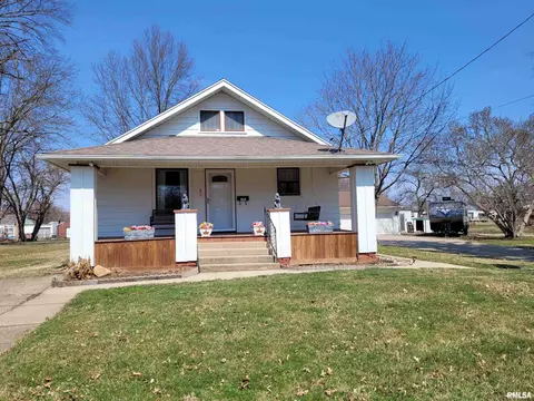 1131 E Locust St, Canton, IL 61520 photo 1