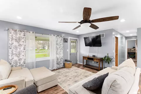 4042 Delavan Rd, Delavan, IL 61734 photo 5
