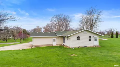 4042 Delavan Rd, Delavan, IL 61734 photo 3