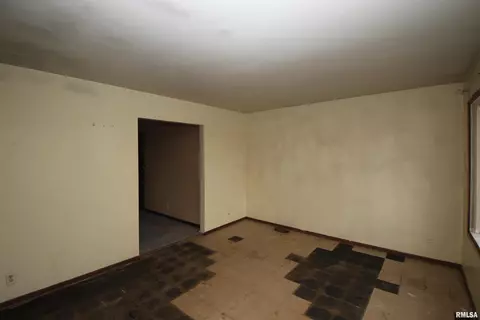 220 E Bittersweet Rd, Washington, IL 61571 photo 2